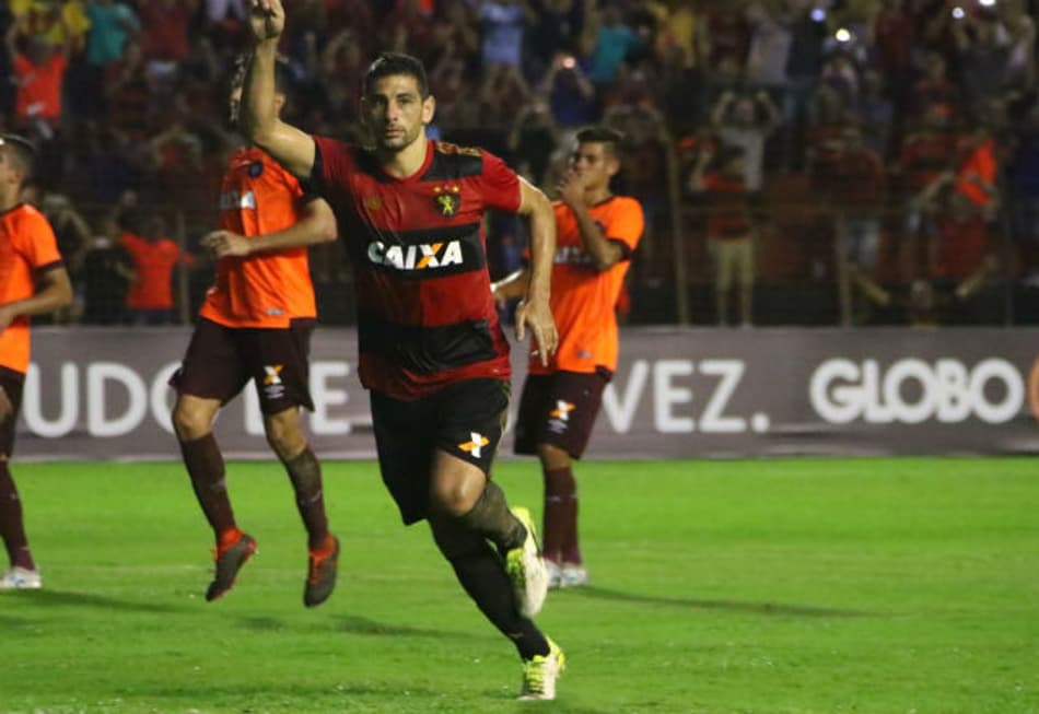 Atlético-PR protesta contra arbitragem, mas admite fraco futebol contra Sport