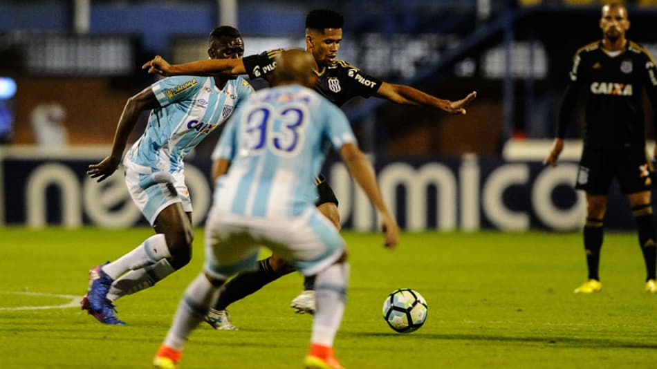 Zagueiro do Avaí destaca rendimento da equipe nas últimas rodadas do BR