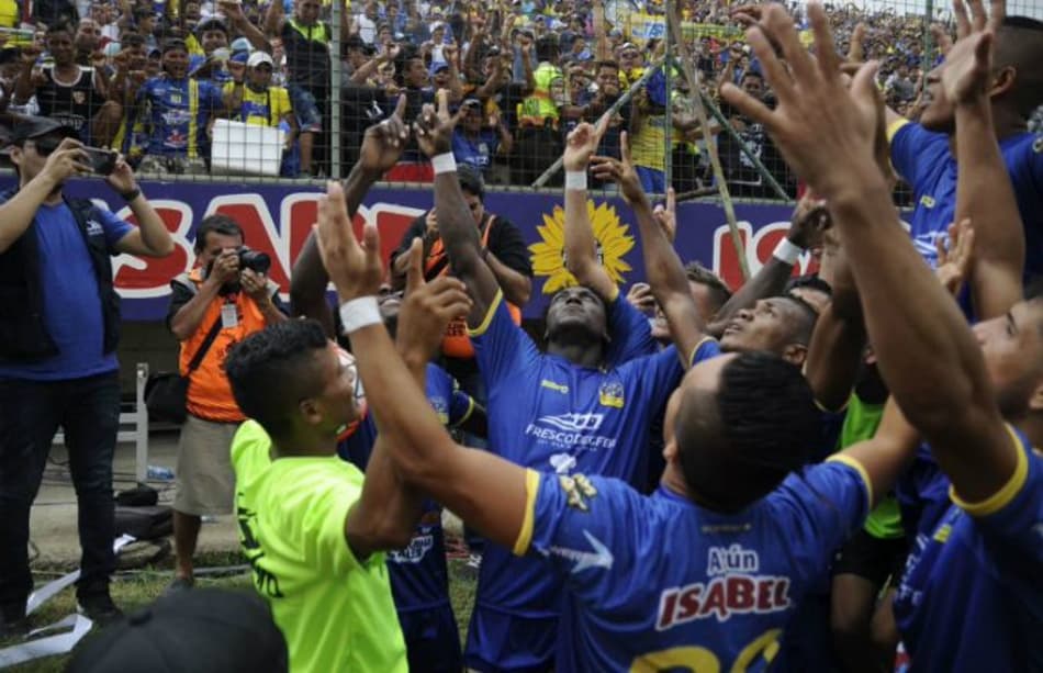 Fazendo história, Delfín entra pela primeira vez em campo na Libertadores