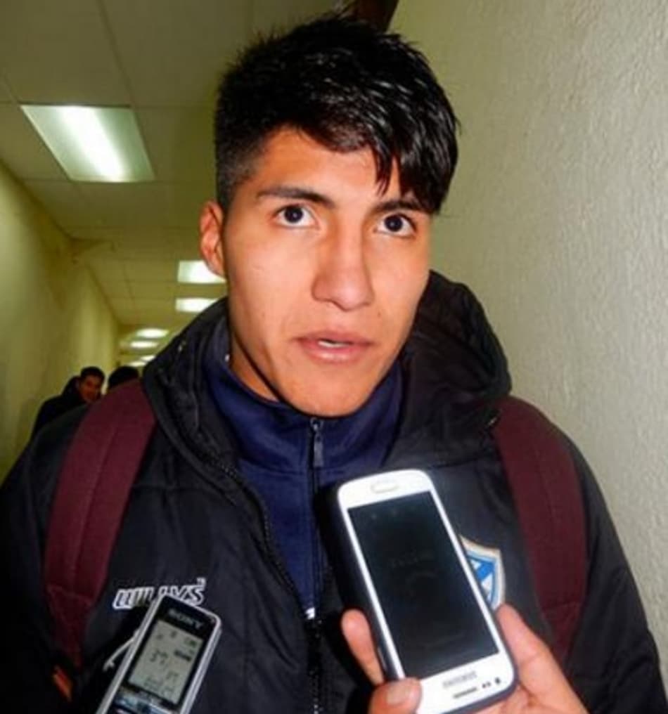 Ponte Preta acerta a contratação de atacante boliviano