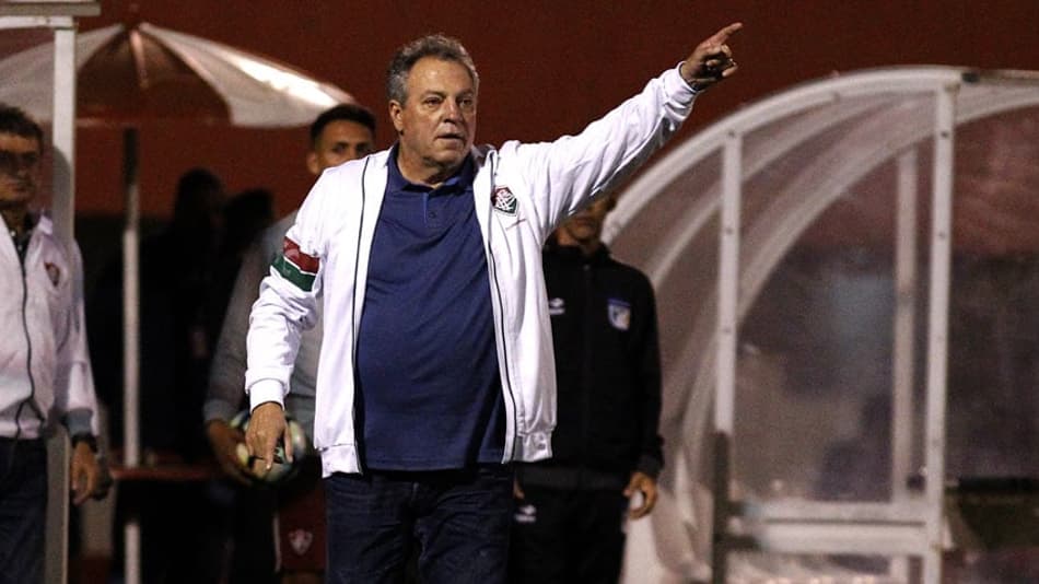 Abel acredita que Flu poderia sair com vitória e diz não entender vaias