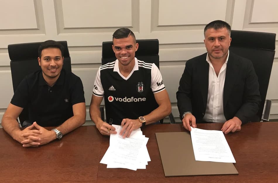 Pepe apresentado no Besiktas