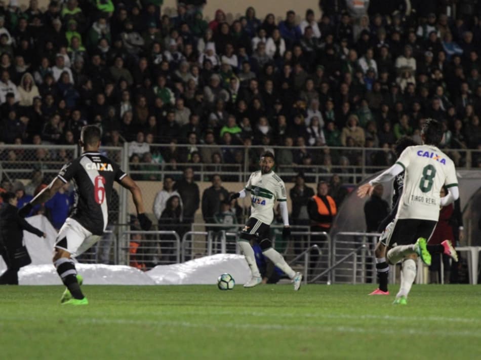Coritiba espera encerrar jejum de vitórias e voltar ao G-6
