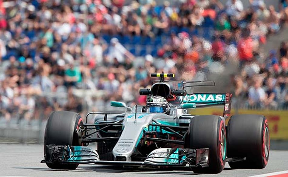 Bottas crava a pole na Áustria e Hamilton larga em oitavo