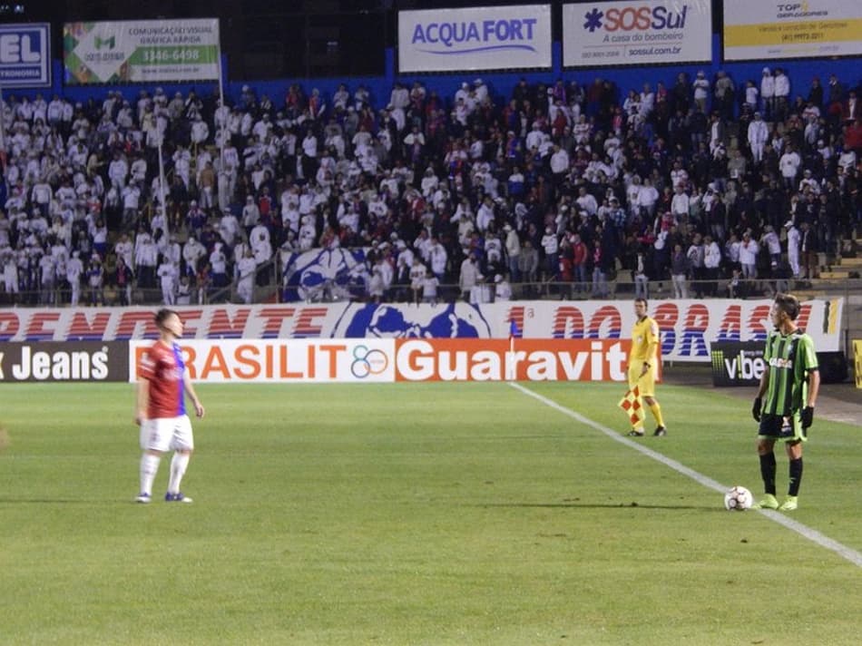 Em jogo movimentado, América-MG sai na frente, mas empata com Paraná