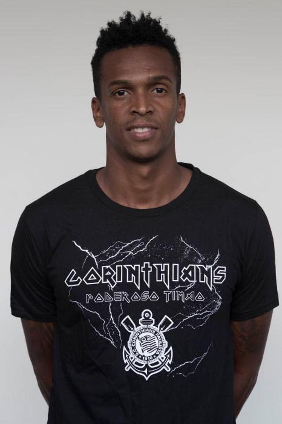 Corinthians lança coleção com camisas inspiradas no rock