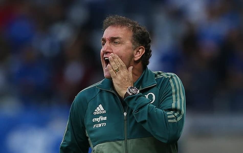 Palmeiras chega ao Dérbi a 13 pontos do rival, mas sem pensar na distância