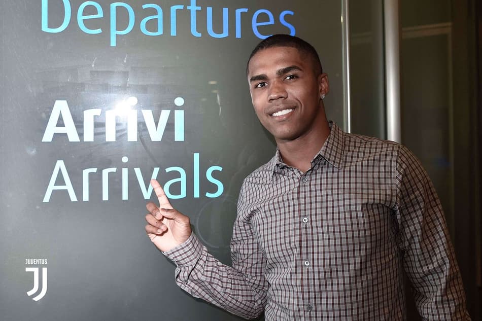 Grêmio receberá parte do valor da transferência de Douglas Costa para a Juventus