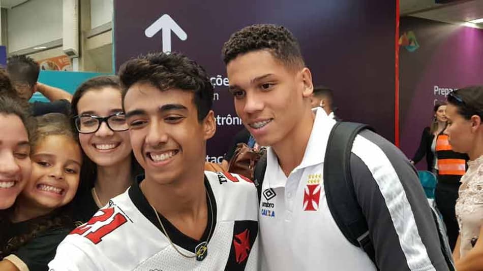 Paulinho e companheiros da base se destacaram no profissional no último jogo do Vasco. Veja a seguir galeria L!