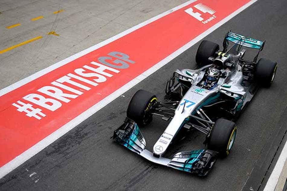 Bottas novamente lidera dobradinha da Mercedes no segundo treino em Silverstone