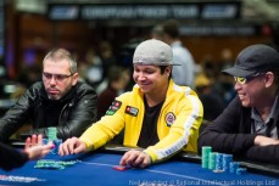 Felipe Mojave ensacou 351.000 em fichas e, com 59 Big Blinds, segue na disputa do Main Event (Divulgação)