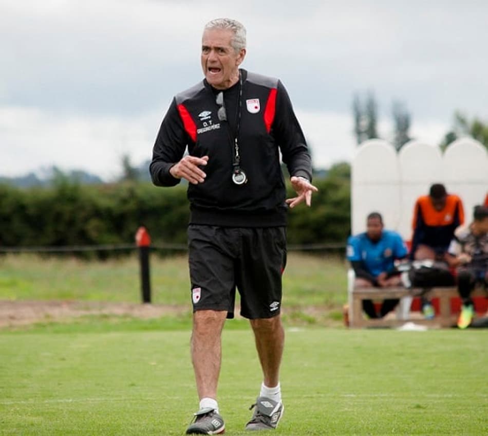 Nas redes sociais, técnico do Independiente Santa Fe está “sem crédito”
