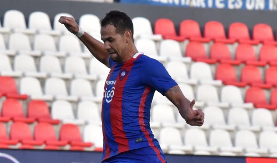 Necaxa contrata atacante do Cerro Porteño para sequência da temporada
