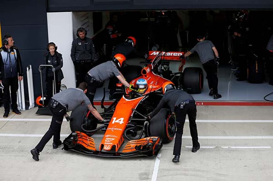 McLaren afirma que "fará de tudo" para manter Alonso