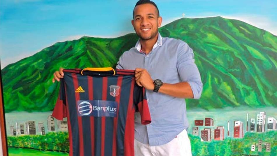 Campeão venezuelano reforça elenco com jogador do rival