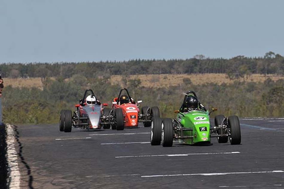 Piloto de Campo Grande dá show na estreia da Fórmula Vee no Mato Grosso do Sul