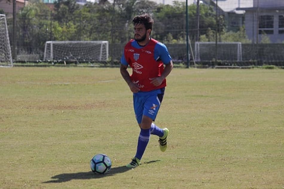 Lateral do Avaí pede atenção total no confronto contra o Corinthians