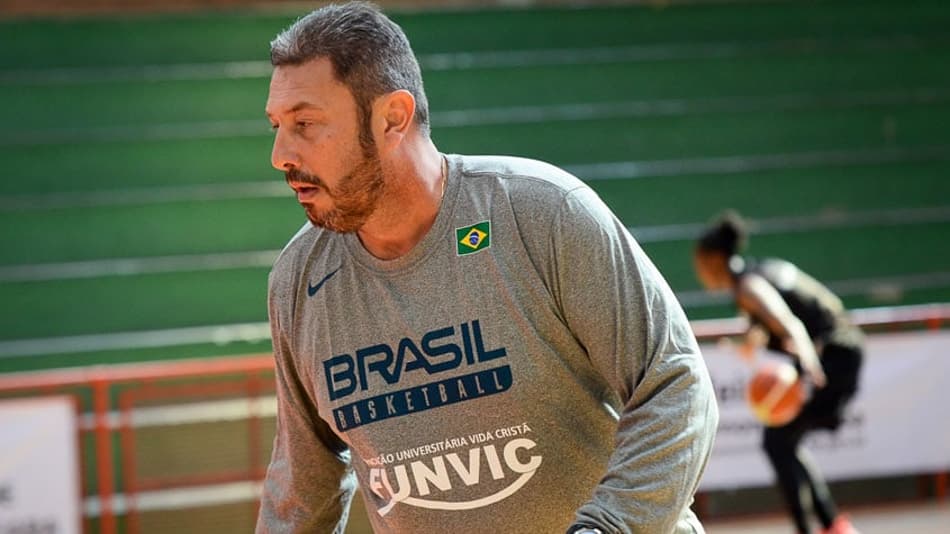 O técnico Carlos Lima já está estudando os adversários do Brasil na fase inicial da Copa América