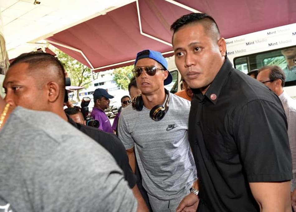 Cristiano Ronaldo visita o dono do Valencia em Cingapura