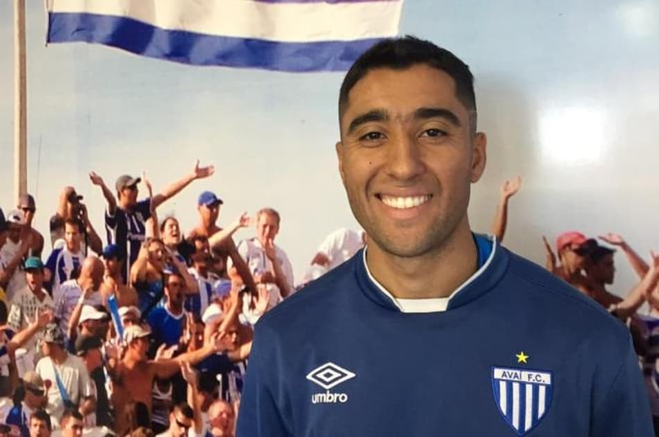 Avaí apresenta atacante Maurinho para reforçar o time no Brasileiro