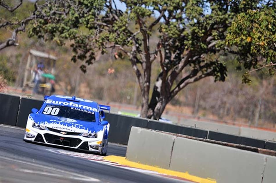 STOCK CAR: Ricardo Maurício lidera primeiro treino em Curvelo