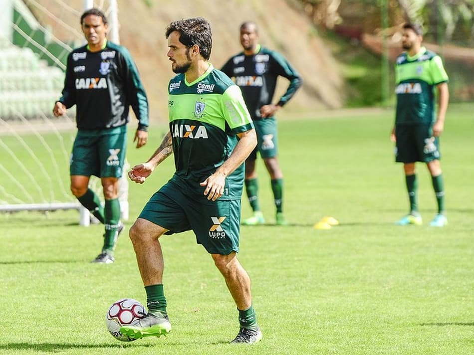 Norberto comemora ótimo momento do América-MG na Série B
