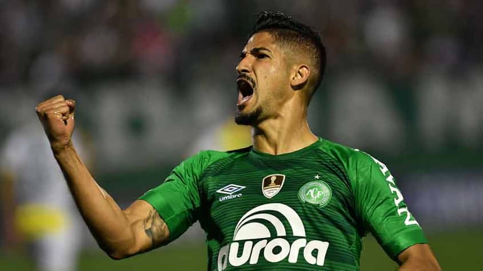 Jandrei brilha nos pênaltis, e Chape avança às oitavas da Sul-Americana