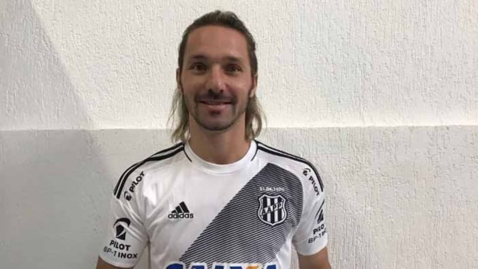 Ponte Preta anuncia saída de dois jogadores para time da Série B