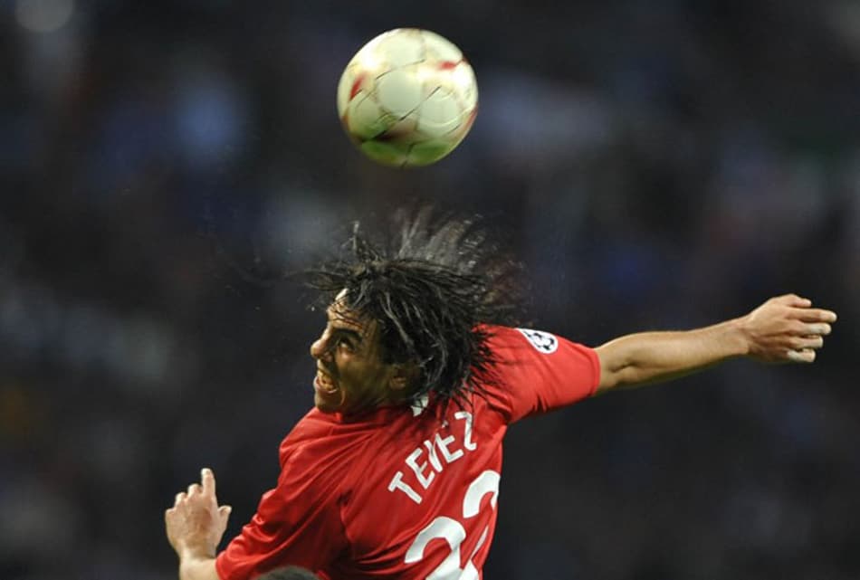 Ex-Manchester United faz revelação e dispara contra Tevez