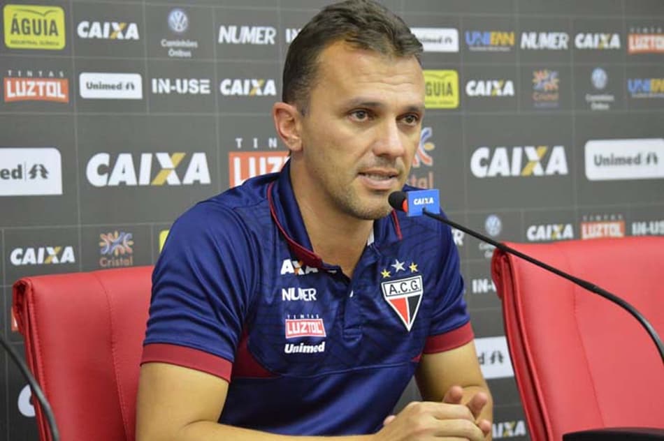 Técnico do Atlético-GO revela choro de jogadores e acredita que Dragão voltará a Séria A