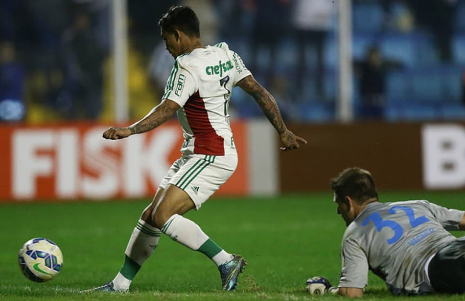 Último jogo entre os clubes foi em 2015: Verdão fez 3 a 1 na Ressacada, com gol de Dudu em Vagner