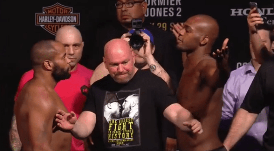 Jones, Cormier e outros astros do UFC 214 fazem encaradas. Assista!