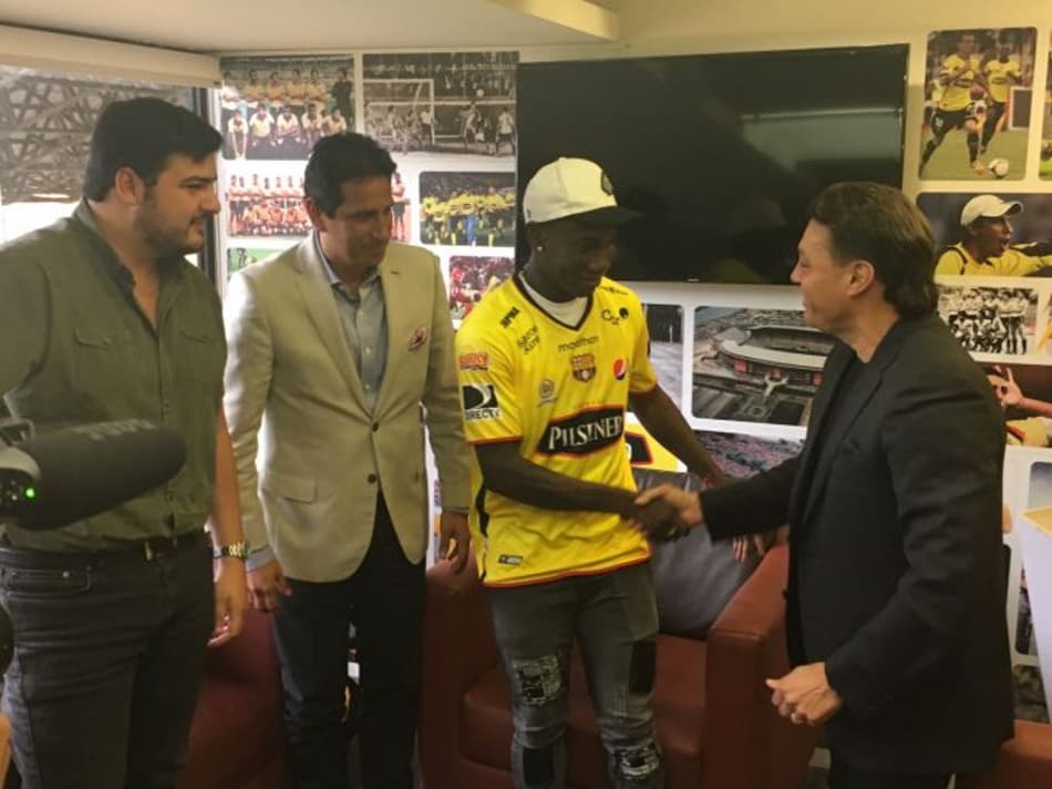 Rival do Palmeiras na Libertadores apresenta novo reforço