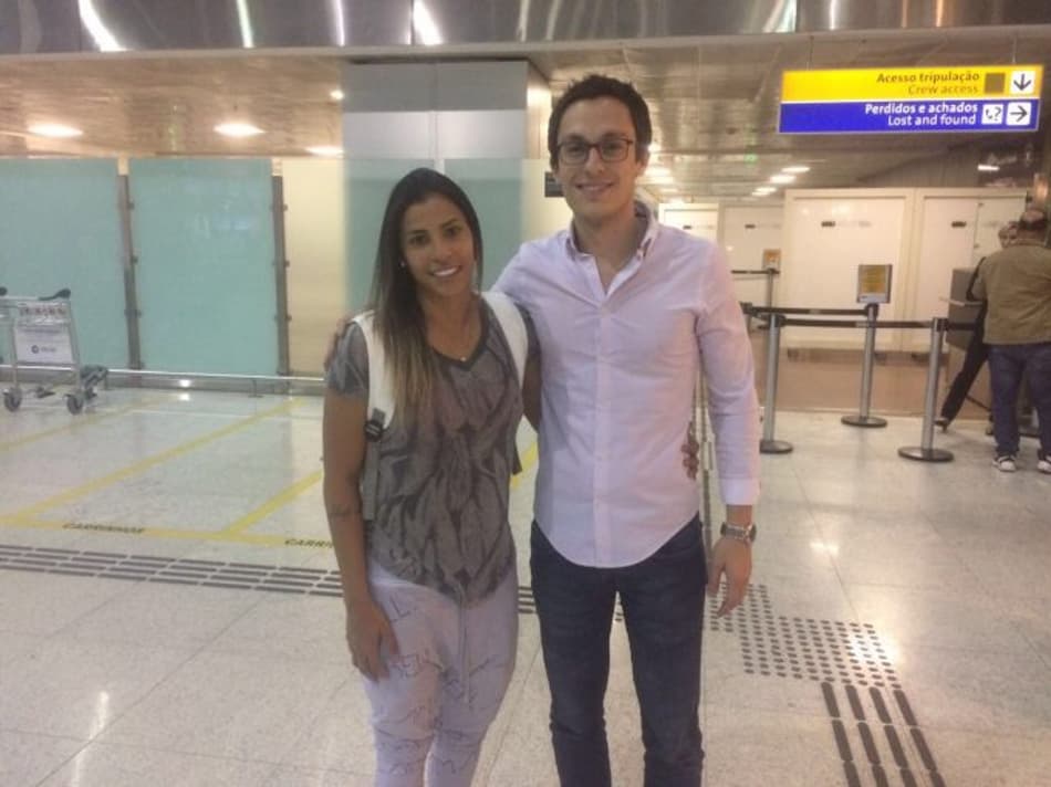 Barcelona acerta contratação de Fabi Simões