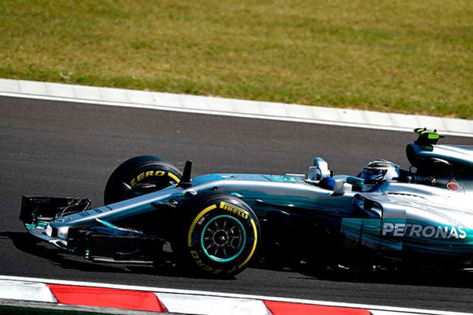 Bottas admite que a Ferrari está mais rápida do que a Mercedes