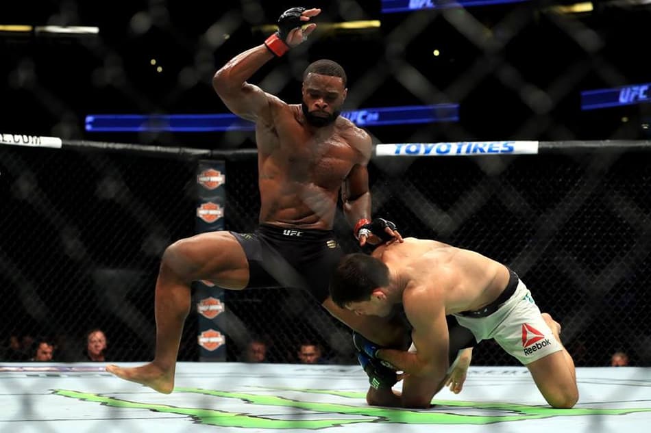Woodley explica dificuldade por luta com St-Pierre: ‘Ele está com medo’