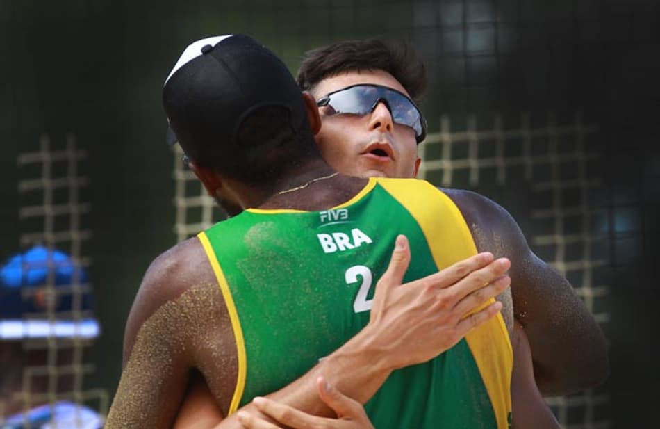 Duplas brasileiras mantém bom aproveitamento no Mundial