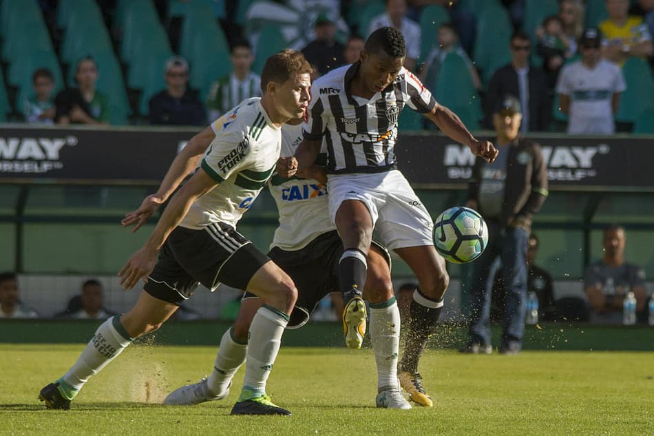 Volante do Coritiba foi o maior ladrão de bolas da 17ª rodada do Brasileirão