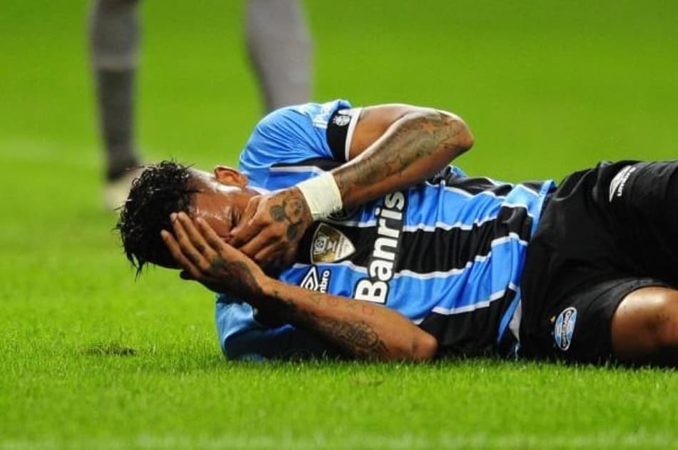 Por conta de uma fratura no nariz, Arroyo será operado nesta segunda