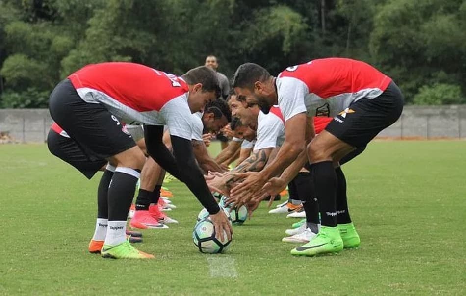 Com novidade no gol, Vitória encerra preparação para enfrentar a Ponte Preta