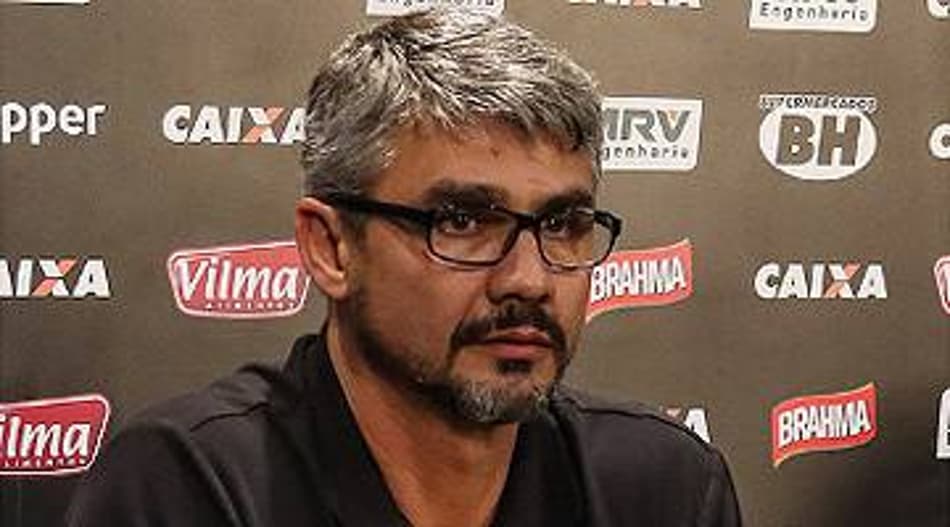Dirigente fala de ‘superexposição’ de erro contra o Corinthians