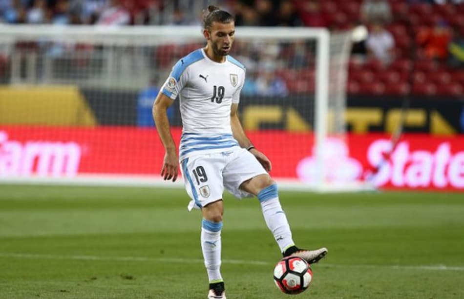 Time do México promete acionar zagueiro uruguaio na FIFA