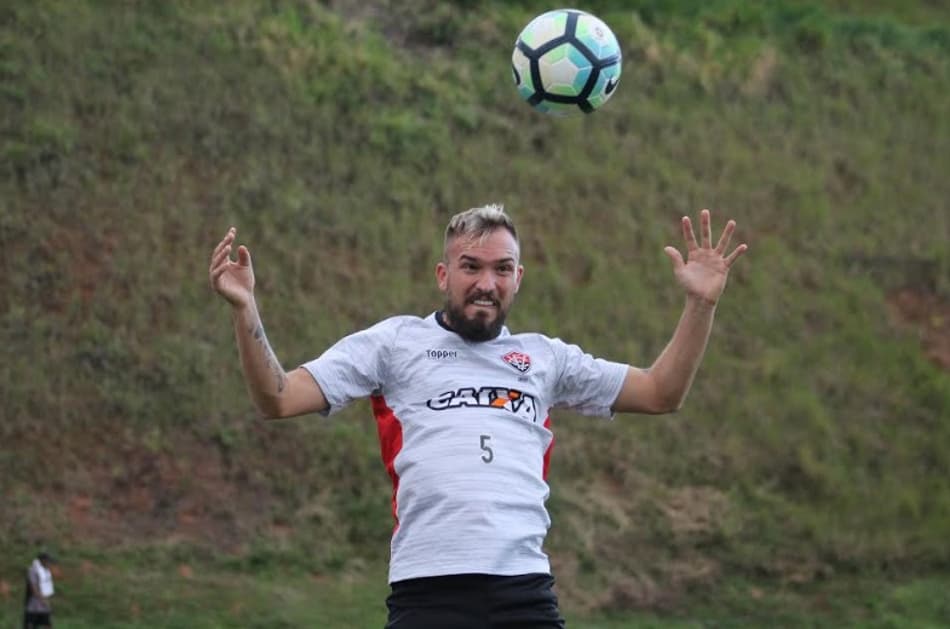 Em recuperação, Willian Farias espera retornar contra o Avaí