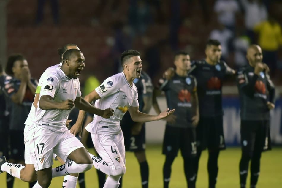Tristeza e reclamação da arbitragem marcaram a saída de campo do Bolívar