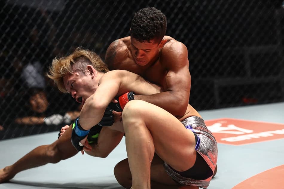 Adriano Moraes analisa disputa de título no One: ‘Jiu-jitsu será decisivo’