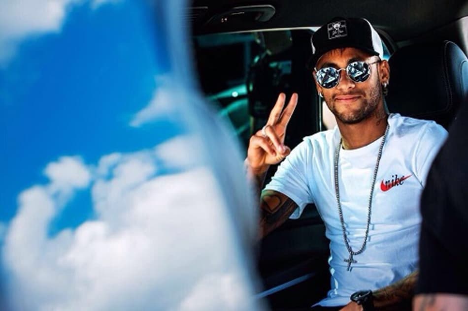 Siga a apresentação de Neymar no PSG