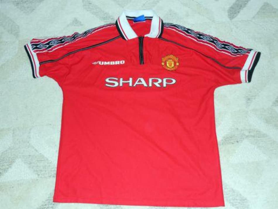 A evolução dos uniformes: A camisa do Manchester United nas últimas 20 temporadas