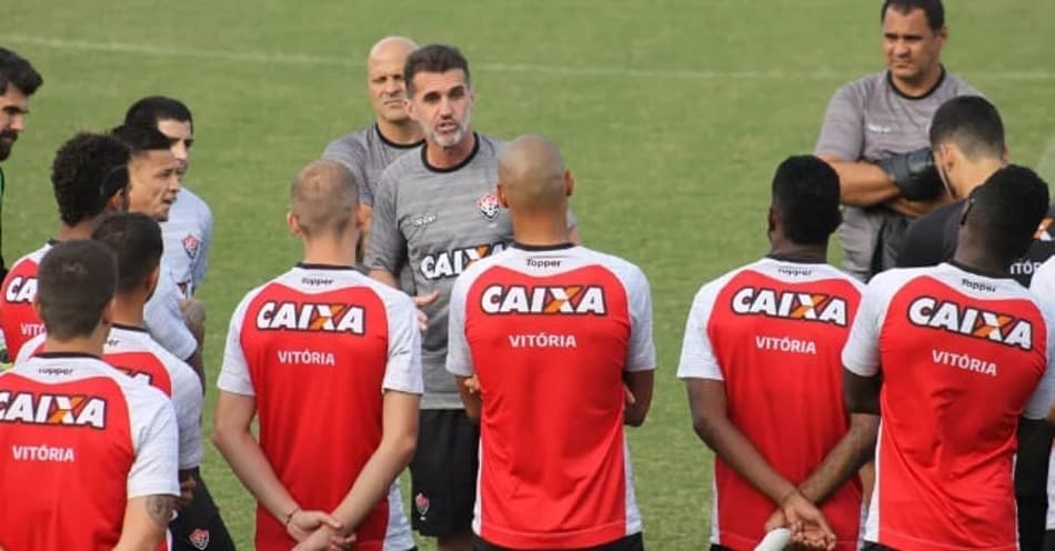 Vitória viaja com 20 relacionados para partida contra o Flamengo