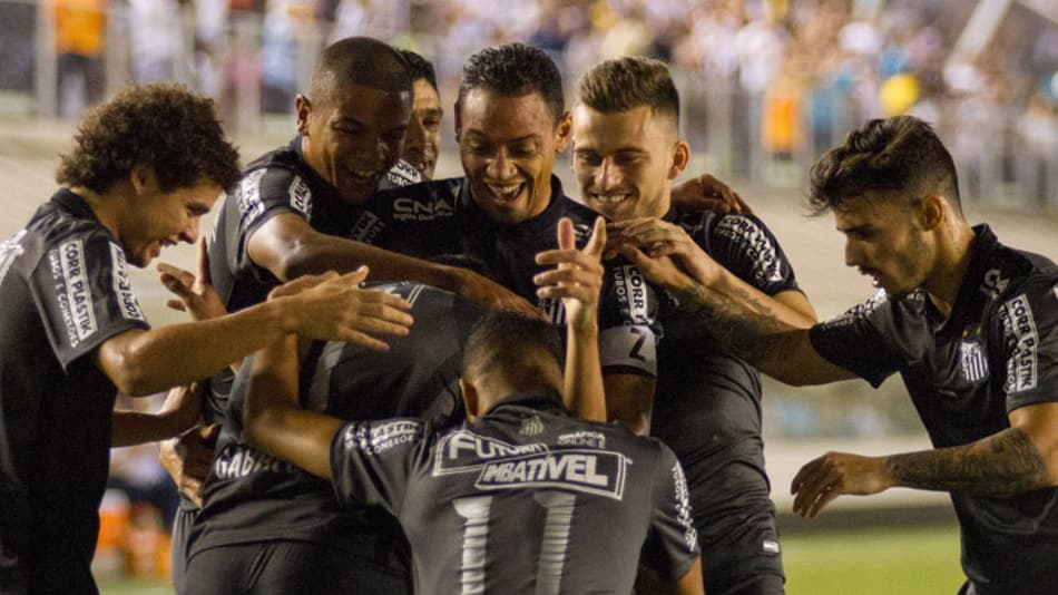 Último confronto: Santos 5 x 2 Avai, pelo Campeonato Brasileiro, na Vila Belmiro (22/08/2015)