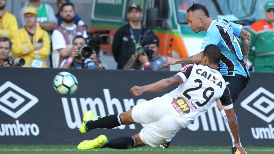 Micale lamenta derrota justa, mas pede voto de confiança para torcida